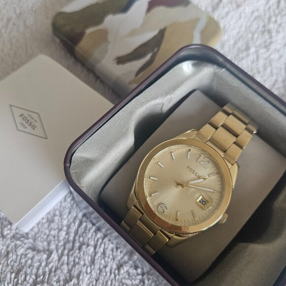 NEW Fossil  Large Face Women's Watch Gold Stainless Steel Watch - Picture 1 of 4